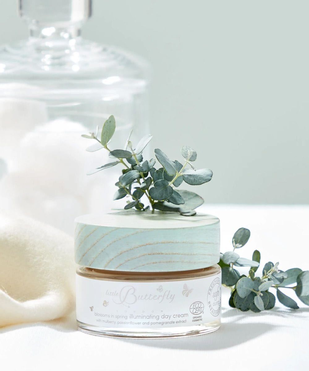 Blossoms In Spring - Iluminating Day Cream 100 ml Blossoms In Spring - Iluminating Day Cream 100 ml