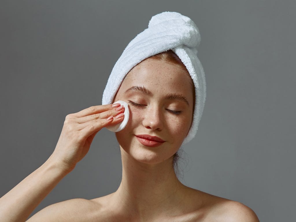 como se hace la doble limpieza facial