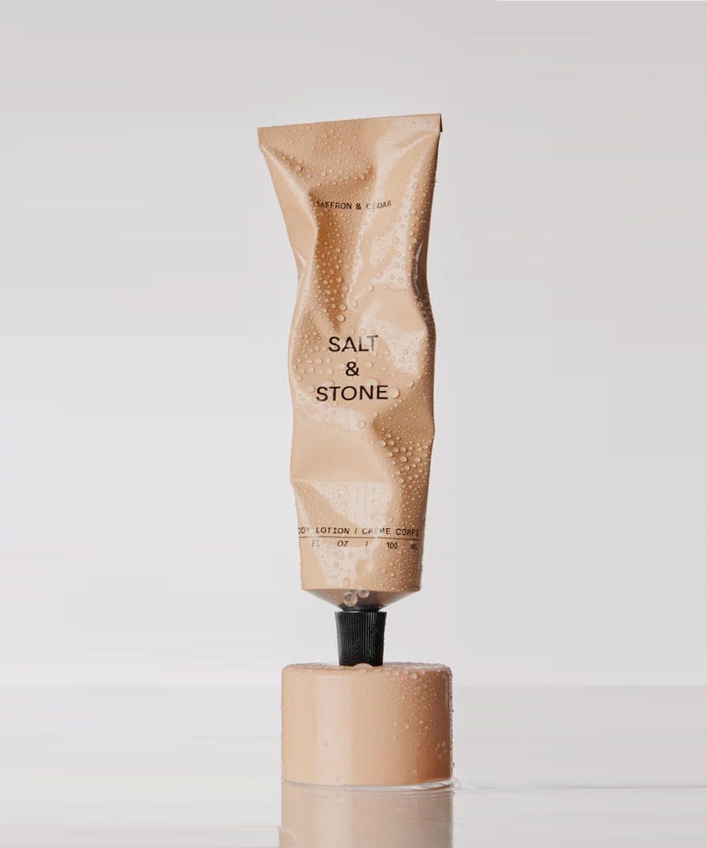 salt-and-stone-saffron-and-cedar-hand-cream-60-ml Salt and Stone Hand Cream Saffron & Cedar 60 ml - Imagen 1